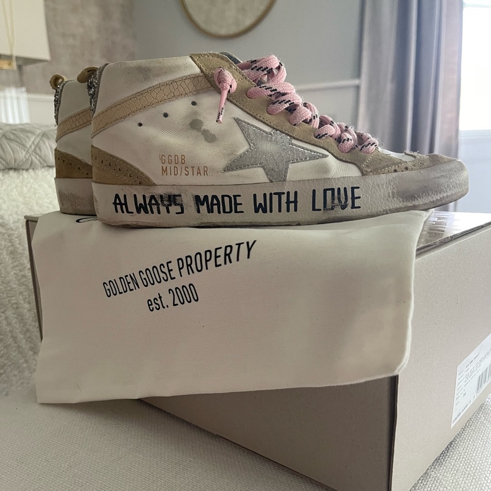 Golden Goose Women’s Mid Star Classic Sneaker